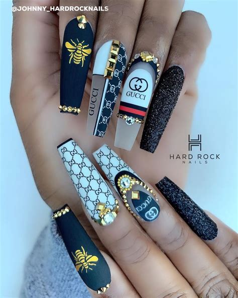 gucci bag and nails|simple Gucci nails.